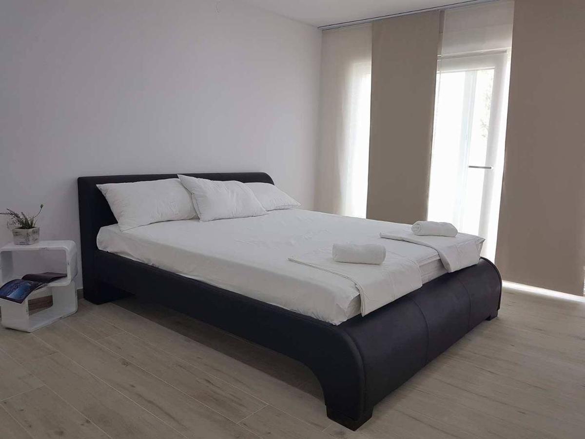 Rooms Lanterna Metajna Exterior photo